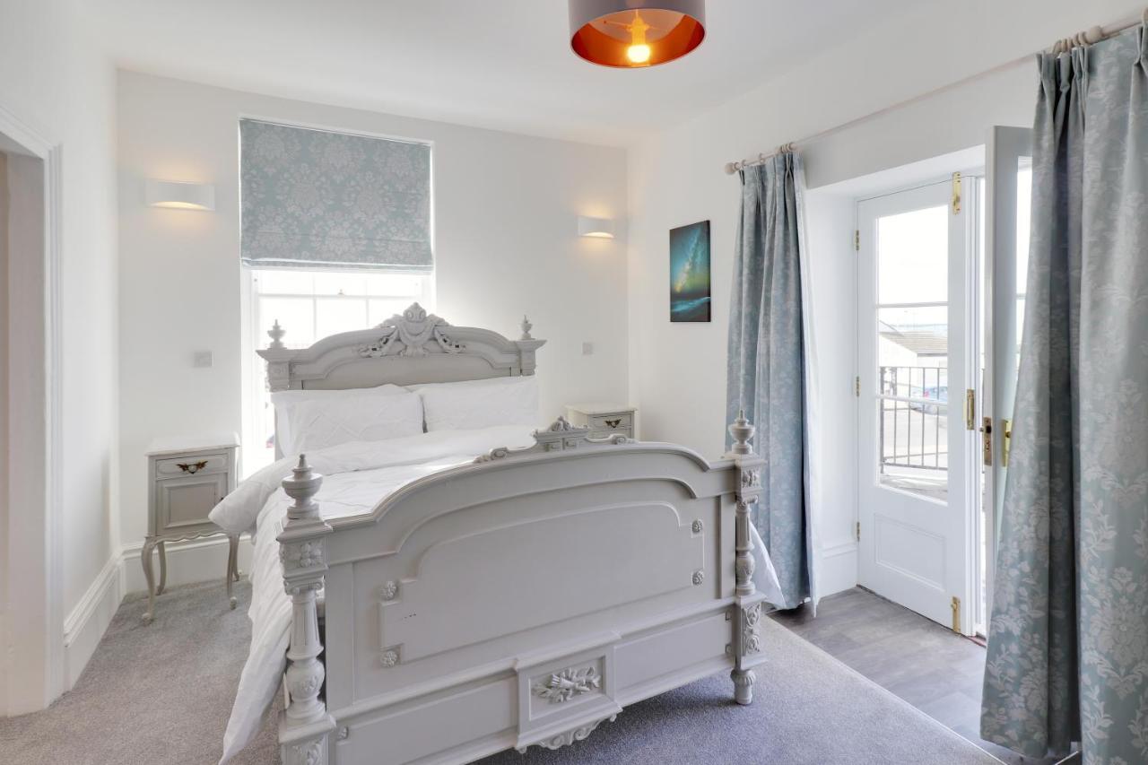 Master Accommodation Suite 2 Sea View With Balcony Hastings Bagian luar foto