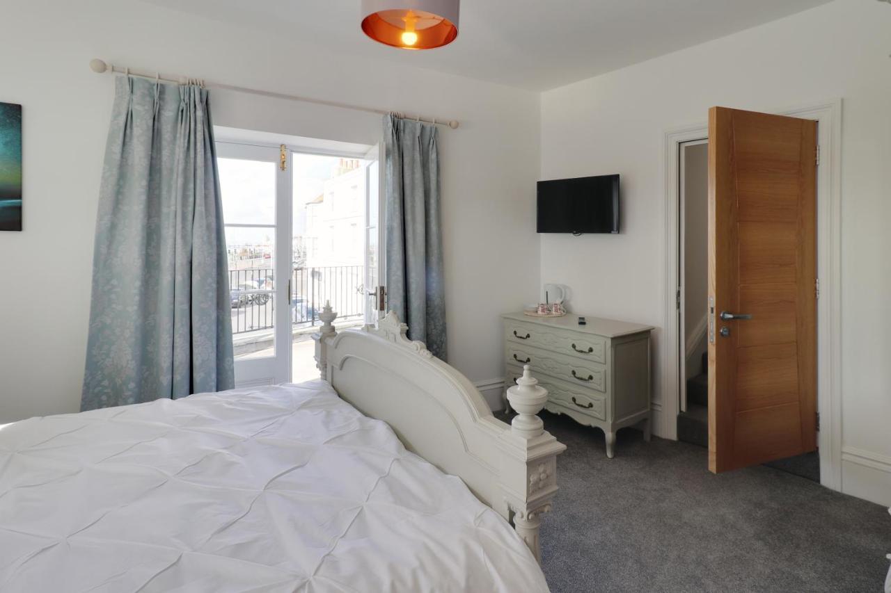 Master Accommodation Suite 2 Sea View With Balcony Hastings Bagian luar foto